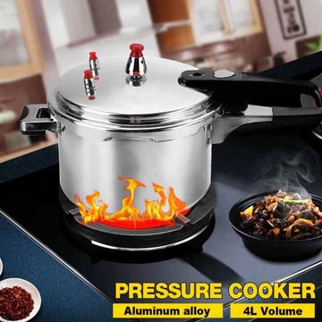 7L Imported Pressure Cooker cooking on a gas stove, showing energy-efficient, fast cooking.